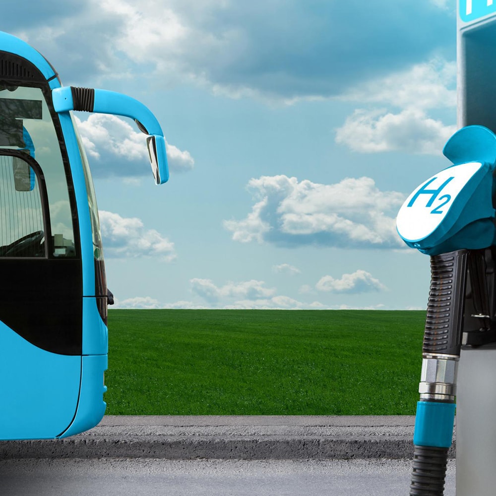 Hydrogen bus and hydrogen fuel pump